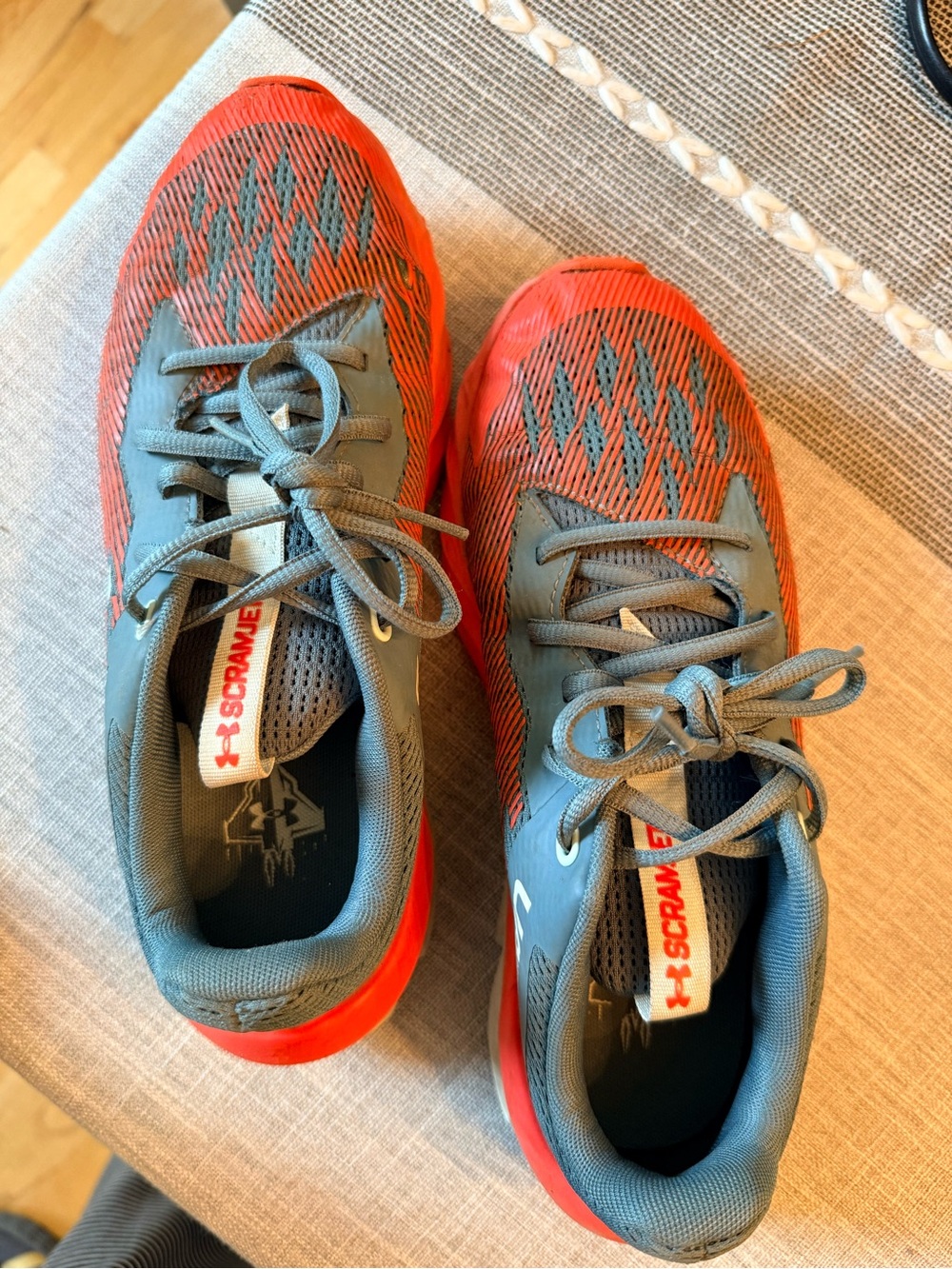 Under Armour Charged Scramjet running shoe—-Youth 6.5